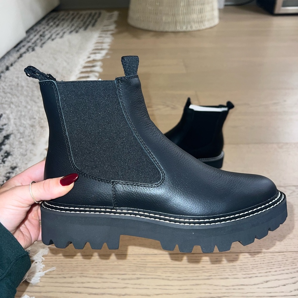 Dolce Vita Chelsea Boots - Brand New in Box - Size 7